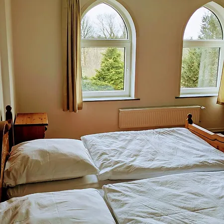 Karakul Shepherd House Lodge *