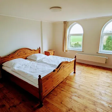 Karakul Shepherd House Lodge *
